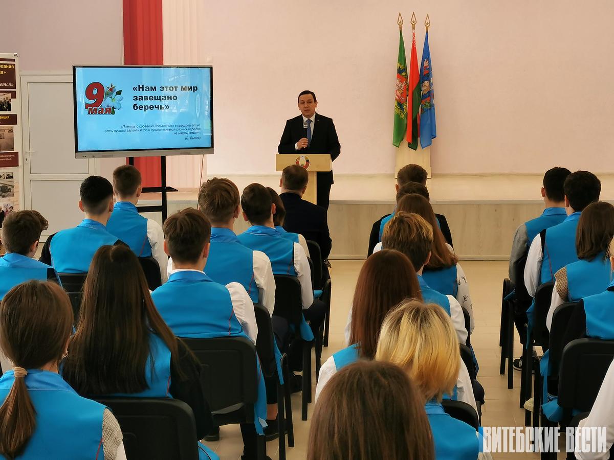 Урок Памяти в СШ №28 Витебска посетил министр информации Беларуси Владимир Перцов