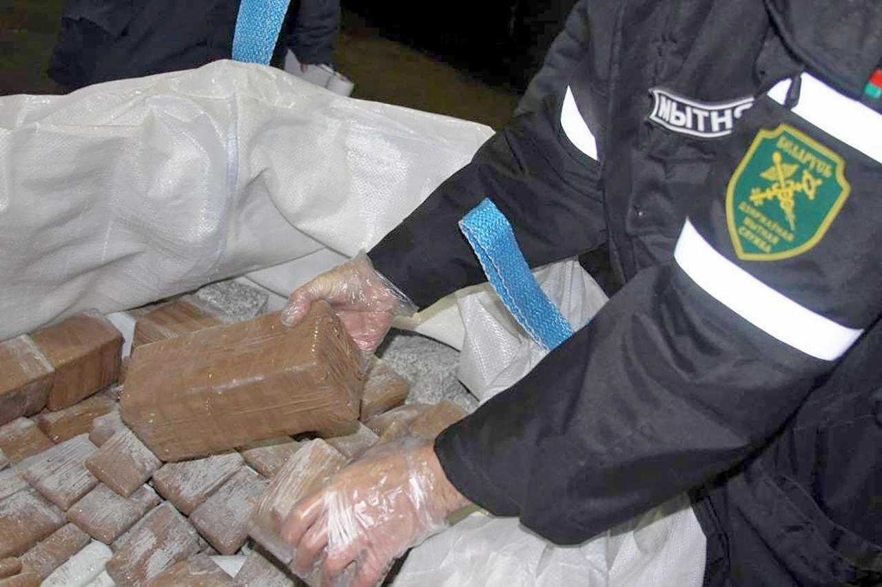 Сотрудники Витебской таможни пресекли попытку незаконного ввоза в Беларусь марихуаны из Евросоюза
