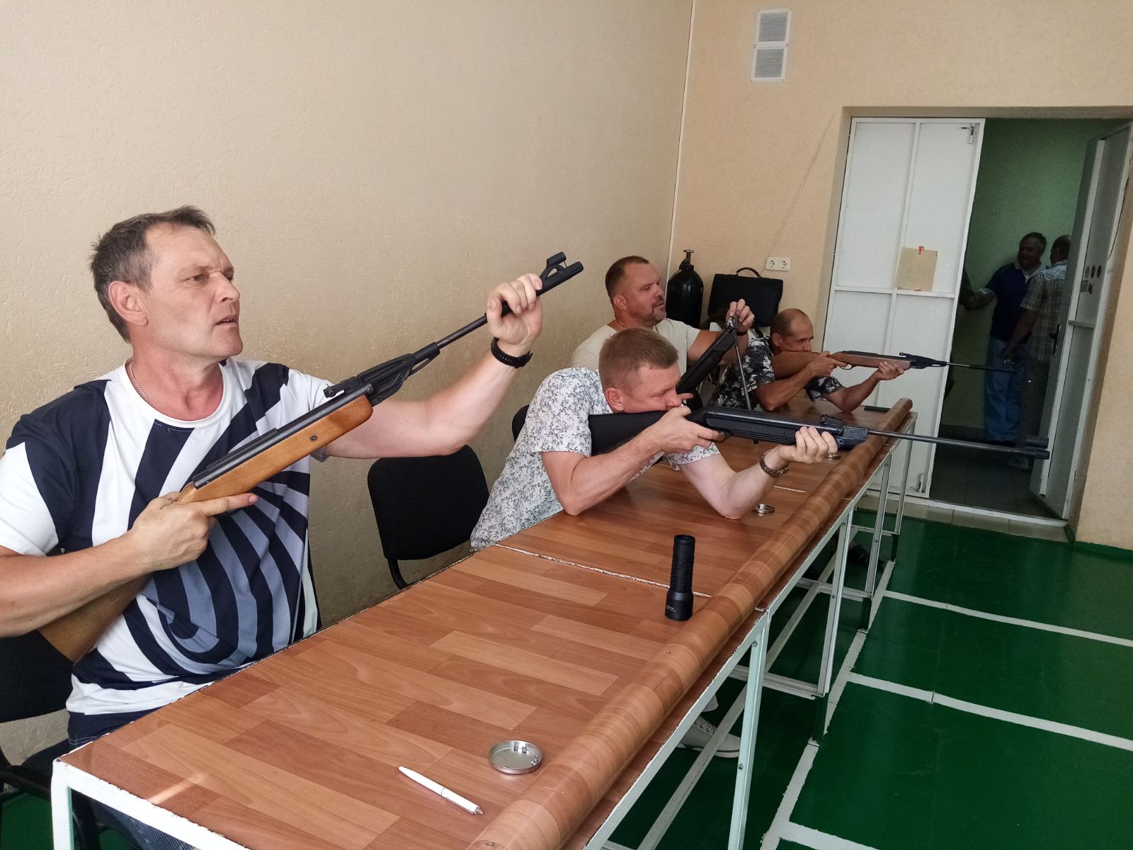 В Витебске прошли соревнования по стрельбе из пневматической винтовки среди ветеранов силовых структур, посвящённые 80 - летию освобождения Беларуси