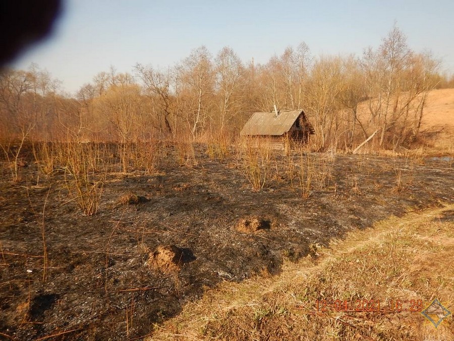 В Полоцком районе горел частный дом и сарай