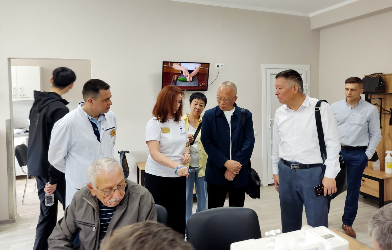 Китайская делегация посетила Витебский областной клинический центр медицинской реабилитации для инвалидов и ветеранов боевых действий