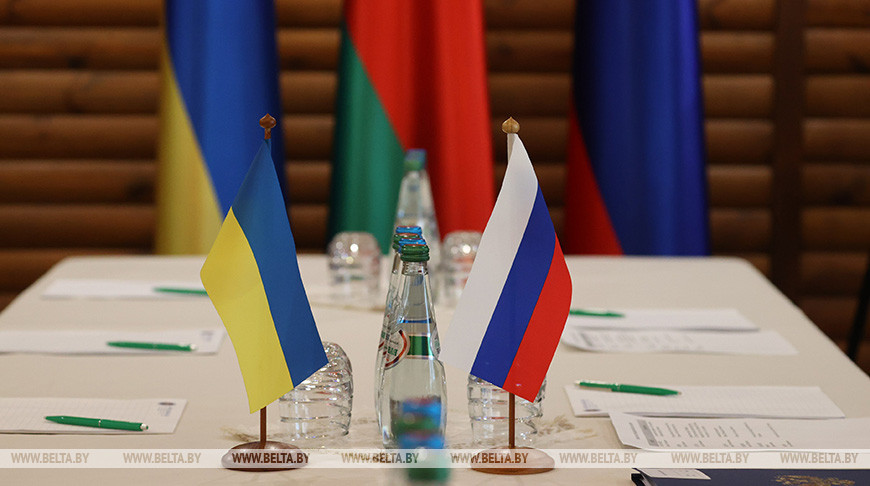 Подоляк заявил, что переговоры между РФ и Украиной могут состояться 5 или 6 марта