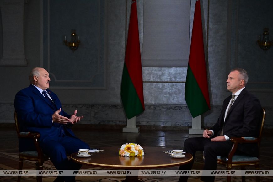 Александр Лукашенко: Беларусь выдерживает социальные нагрузки и сохраняет поддержку людей
