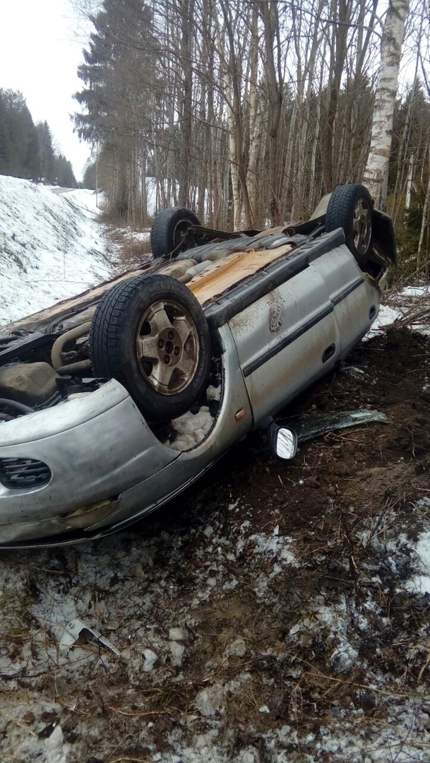 На трассе в Чашникском районе перевернулся Mitsubishi, пострадал водитель