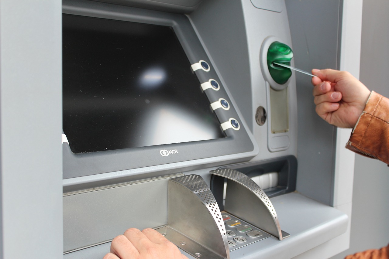 В ночь на 18 октября возможны сбои в работе банковских карточек