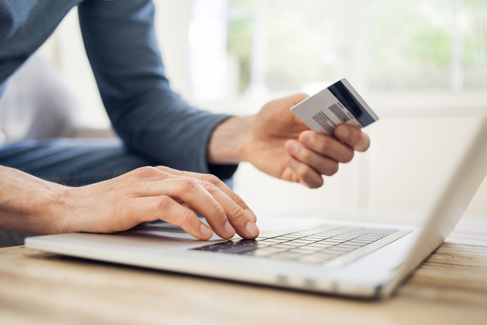 Продажа делового костюма через интернет обошлась витебчанину в 1400 рублей