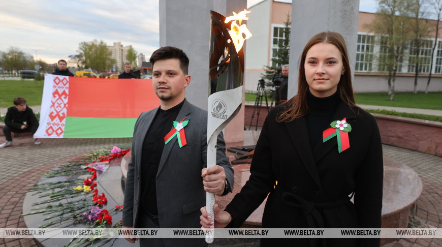ФОТОФАКТ: В Витебске состоялась торжественная церемония зажжения Вечного огня у памятного знака "Орден Победы"