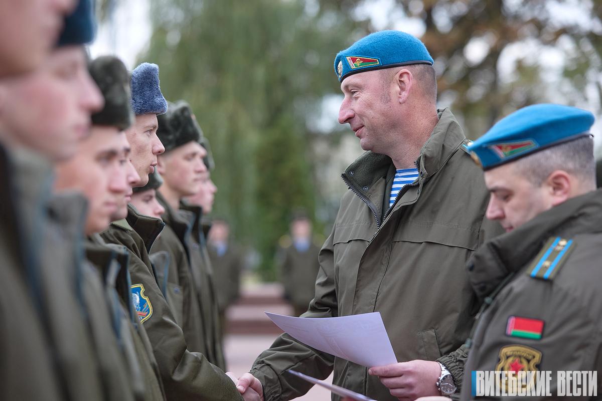 В Витебске чествовали около 300 военнослужащих срочной службы 103-й Витебской воздушно-десантной бригады