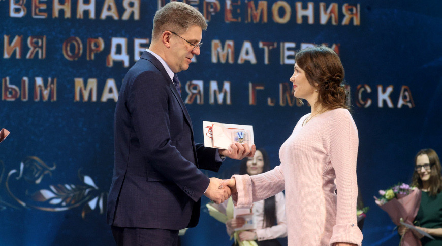Владимир Кухарев на вручении орденов Матери: многодетные семьи - фундамент общества