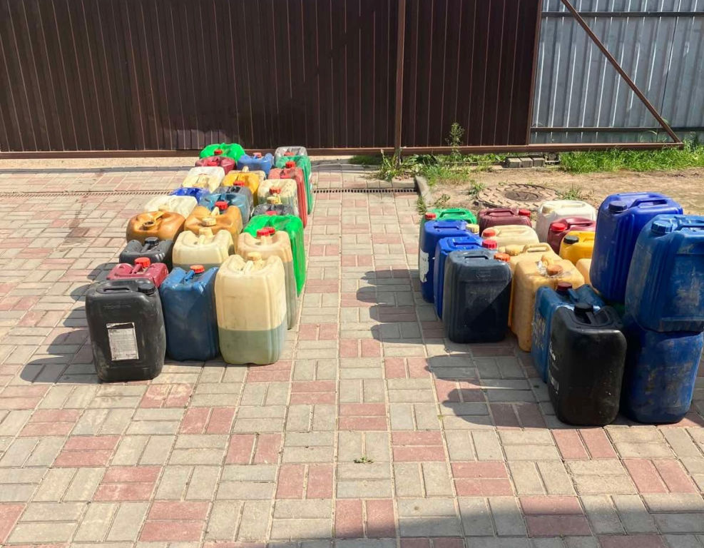 В Чашниках у водителя маршрутки изъято 900 л топлива
