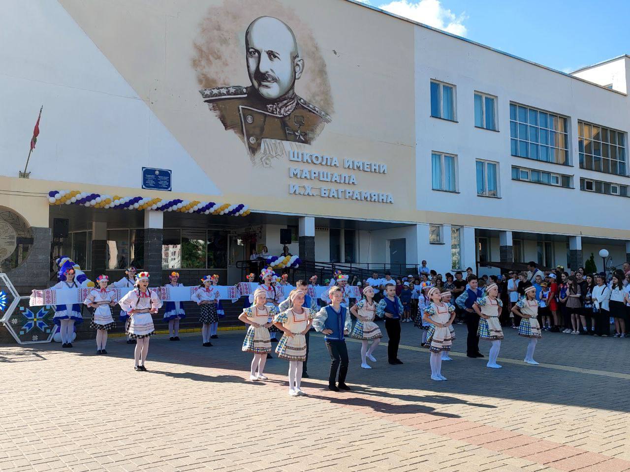 В Первомайском районе Витебска в преддверии Дня защиты детей дали старт проекту "Все во двор!"