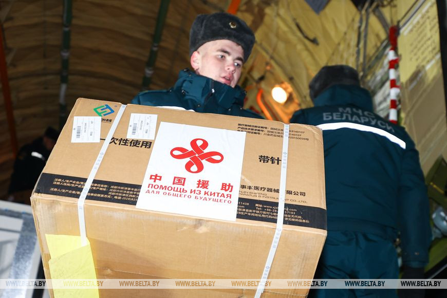 Прибывшую из Пекина вакцину против COVID-19 начнут распределять по регионам на следующей неделе