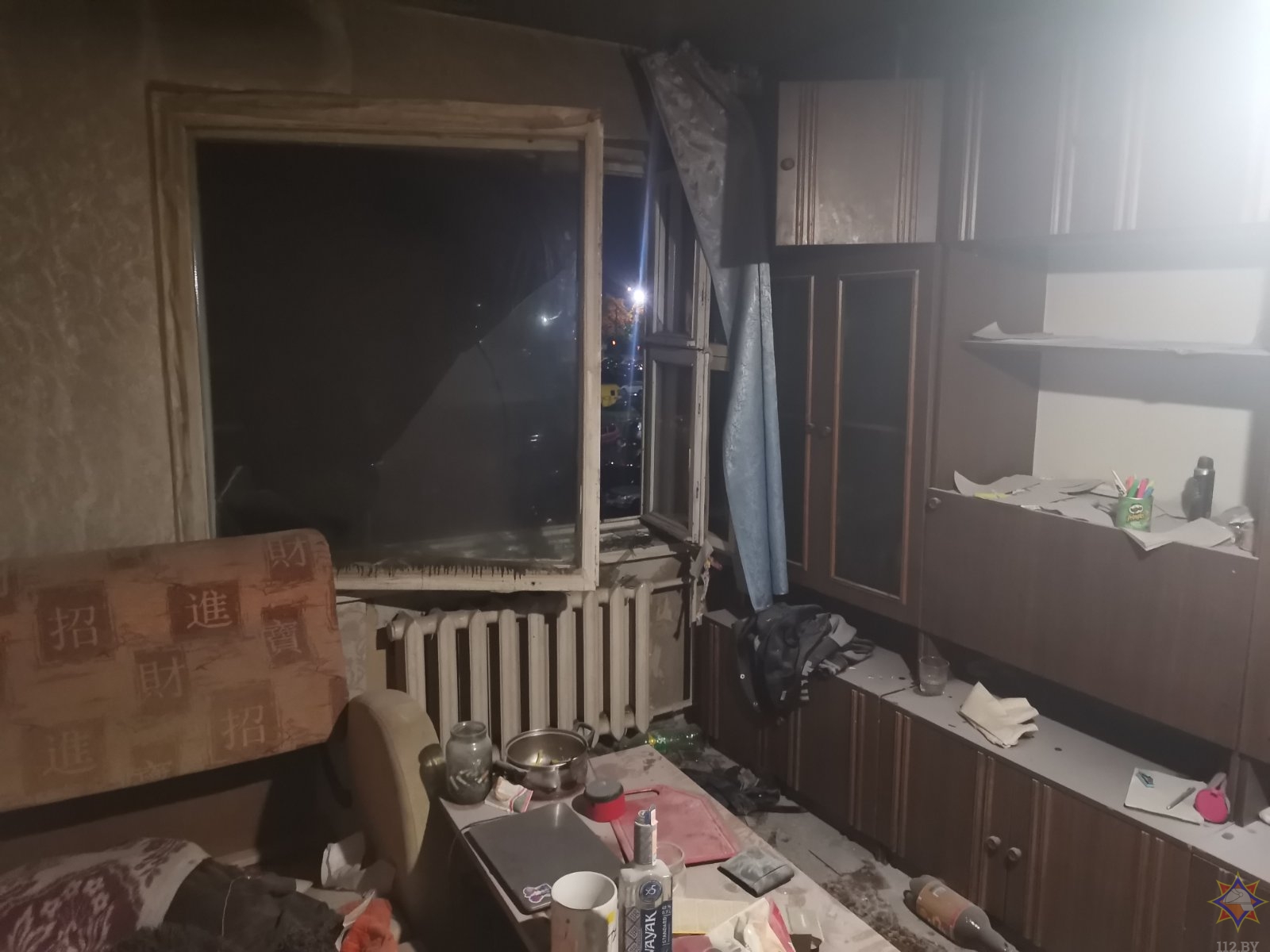 В Витебске сотрудники МЧС спасли на пожаре мужчину и помогли эвакуироваться женщине-инвалиду