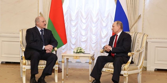 Александр Лукашенко направил Путину и Медведеву поздравления с Днем единения народов Беларуси и России