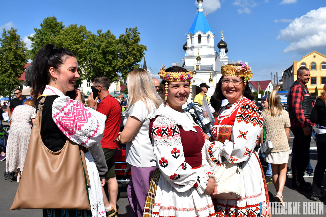 ФОТАФАКТ: “Пастаўскі баль” на Міжнародным фестывалі “Звіняць цымбалы і гармонік”