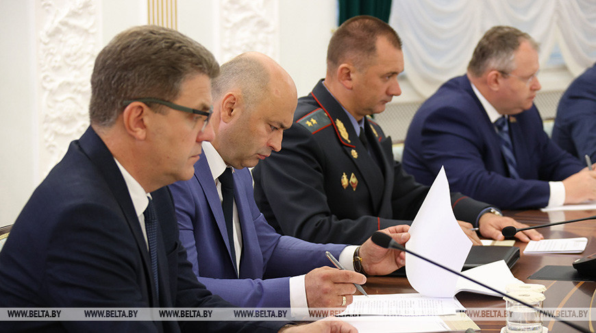 Александр Лукашенко потребовал от Минпрома обратить внимание на качество отечественной сельхозтехники