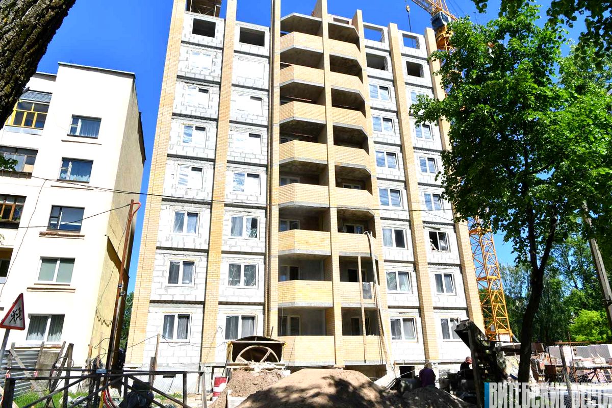 В Витебске за мостом Металлистов строится многоэтажка. Какой она будет?
