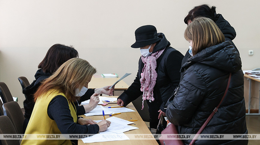 Александр Лукашенко отмечает высокую явку на досрочном голосовании по Конституции