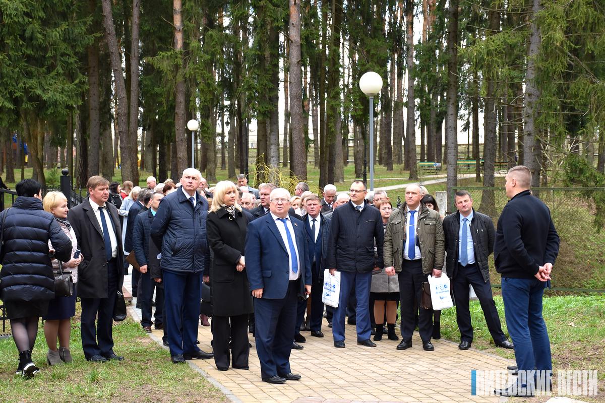 Вопросы организации оздоровления и занятости детей в летних лагерях обсудили на заседании президиума областного Совета депутатов