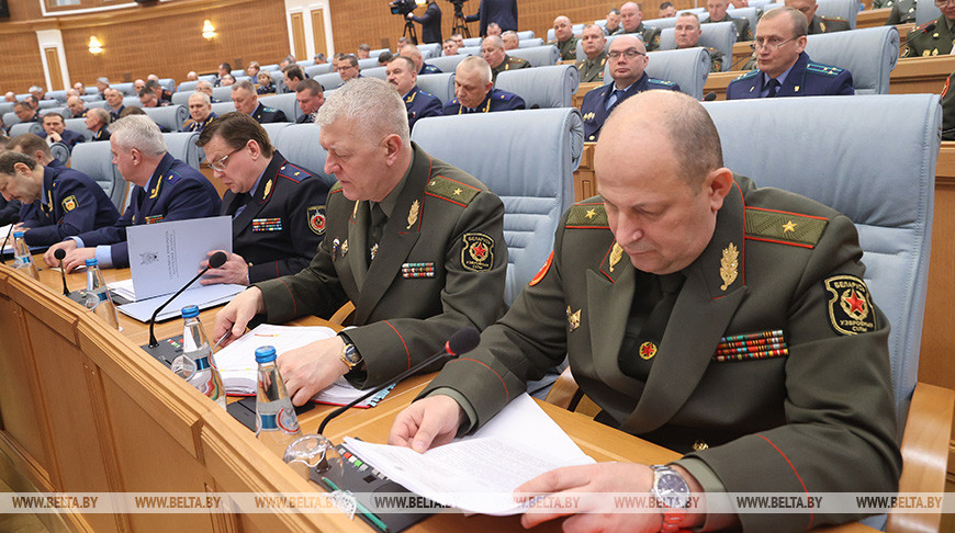 Александр Лукашенко спросил силовиков, отошли ли они от палочно-галочной системы
