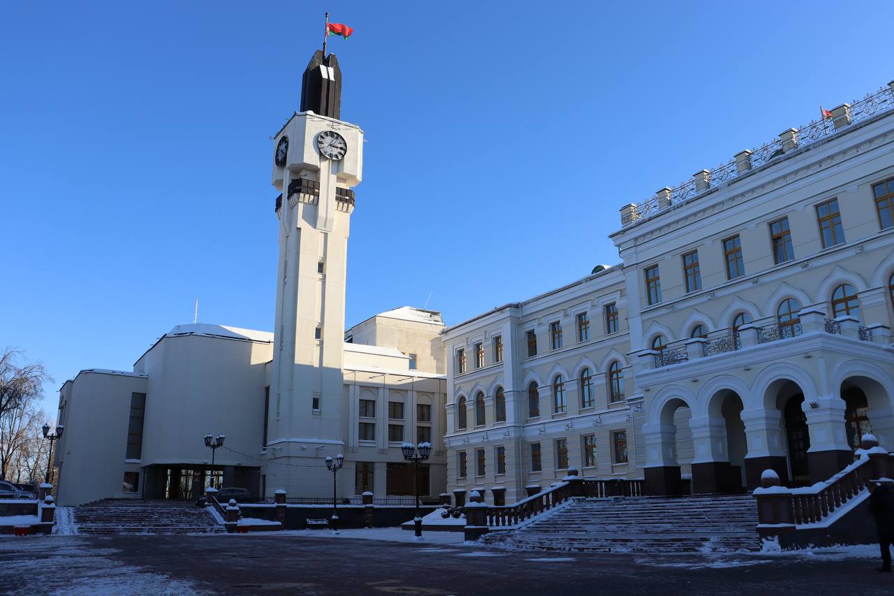 Руководство Витебской области поздравляет работников землеустроительной и картографо-геодезической службы с профессиональным праздником