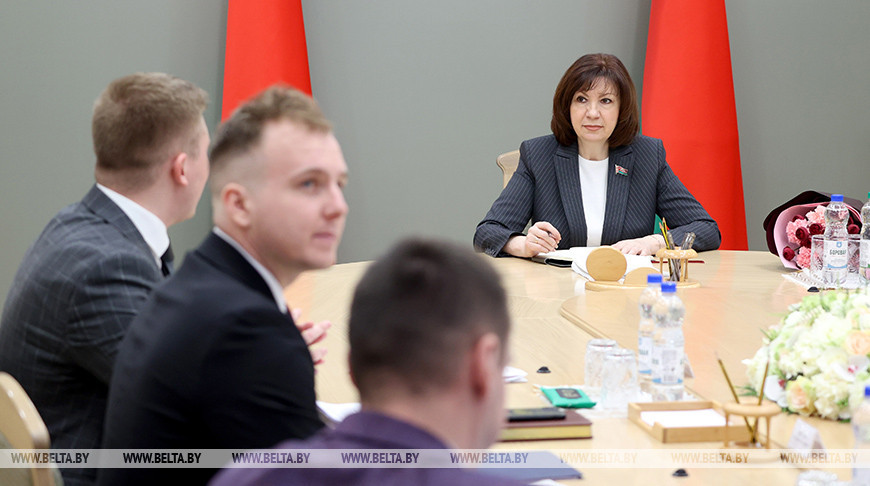 Кочанова: парламентарии должны быть во всеоружии и доносить правдивую информацию до жителей регионов