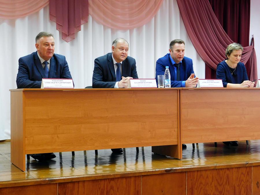 Намеснік старшыні аблвыканкама Уладзімір Пенін сустрэўся з працоўным калектывам Браслаўскай раённай бальніцы