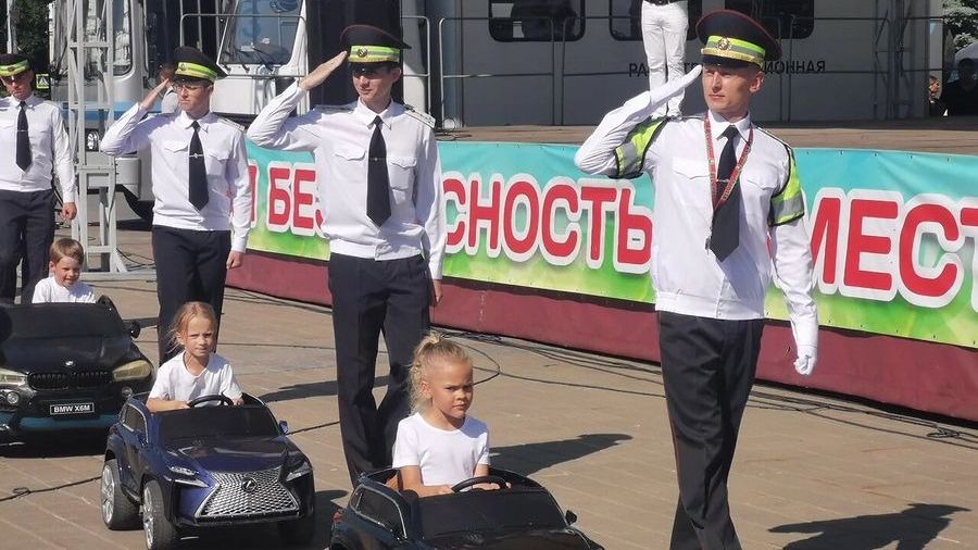 На площади Победы в Витебске Госавтоинспекция области провела республиканский праздник «День открытых дорог»