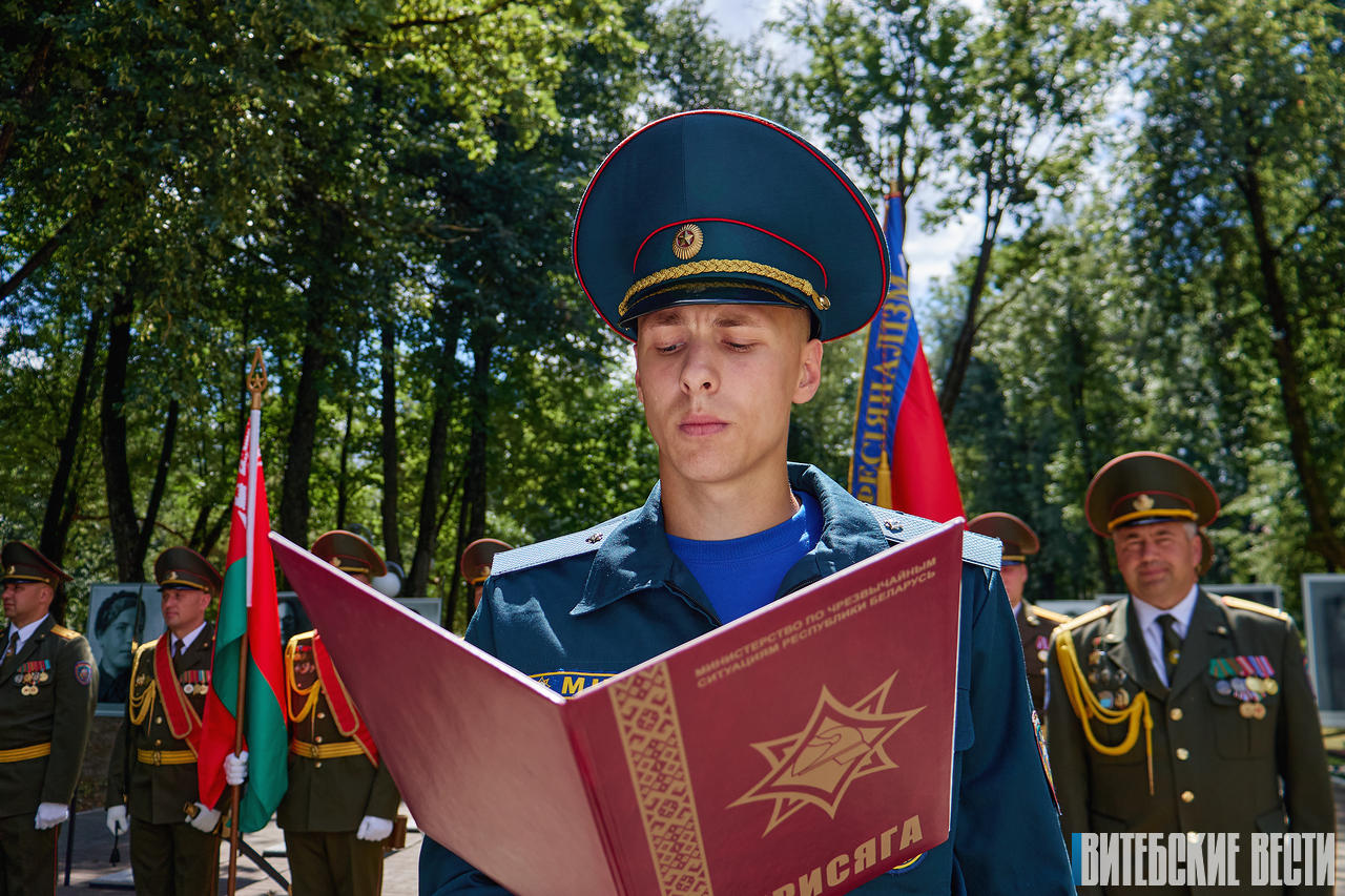 Дали клятву – служить Отечеству: более 30 новобранцев МЧС принесли присягу в День пожарной службы в Витебске