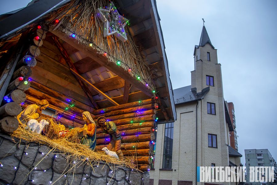 Мікалай Шарснёў і Уладзімір Цярэнцьеў віншуюць хрысціян, якія святкуюць Божае Нараджэнне 25 снежня