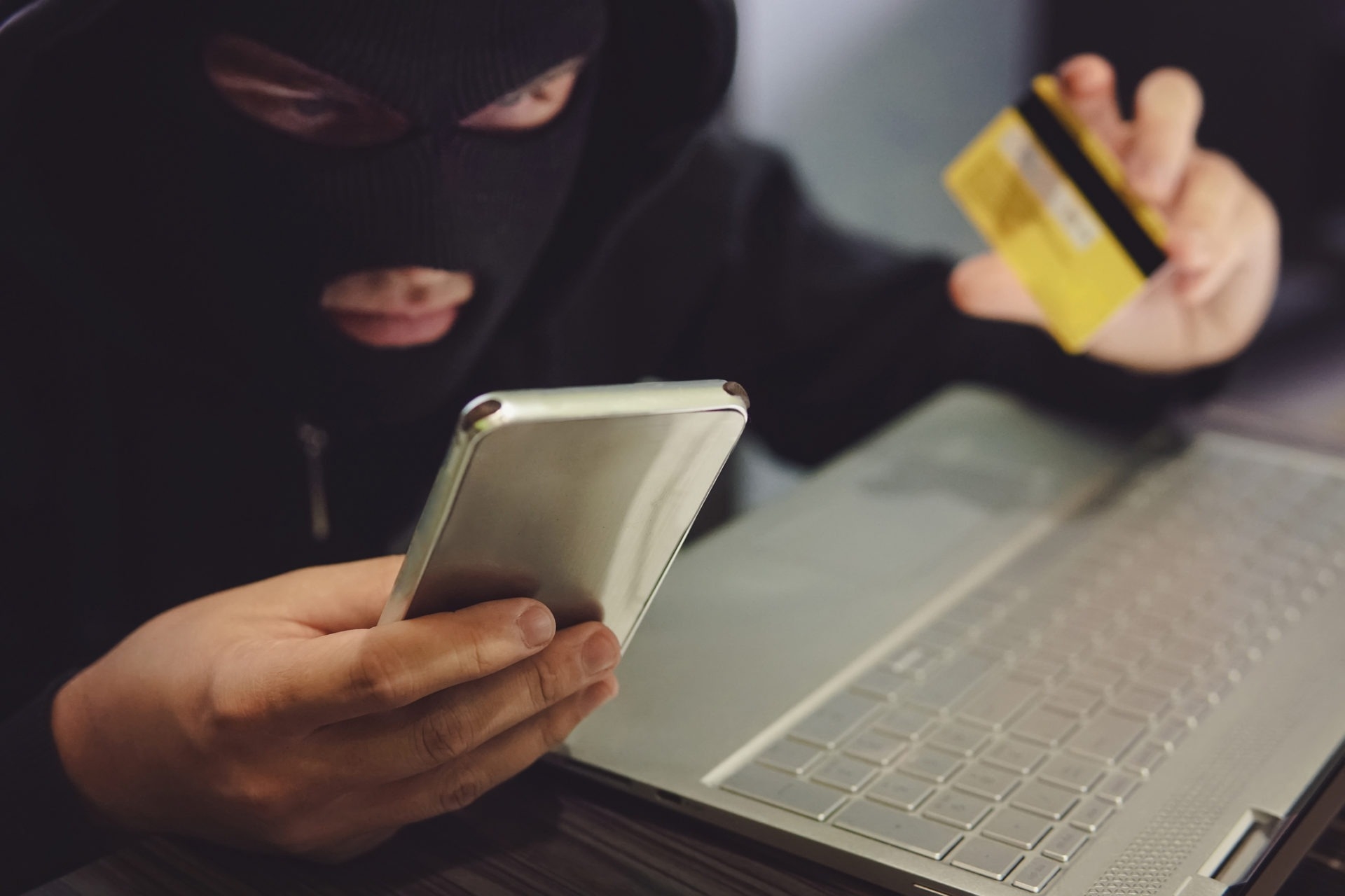 Курьера телефонных мошенников задержали в Витебске