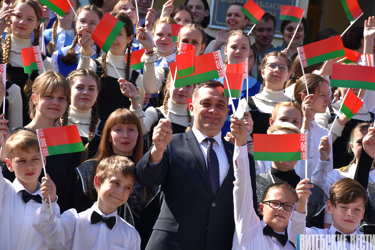 День Государственного флага, Государственного герба и Государственного гимна Республики Беларусь отметили в Витебске
