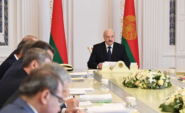 Лукашенко констатировал наличие немалого количества нерешенных вопросов по поводу направлений бюджетных средств