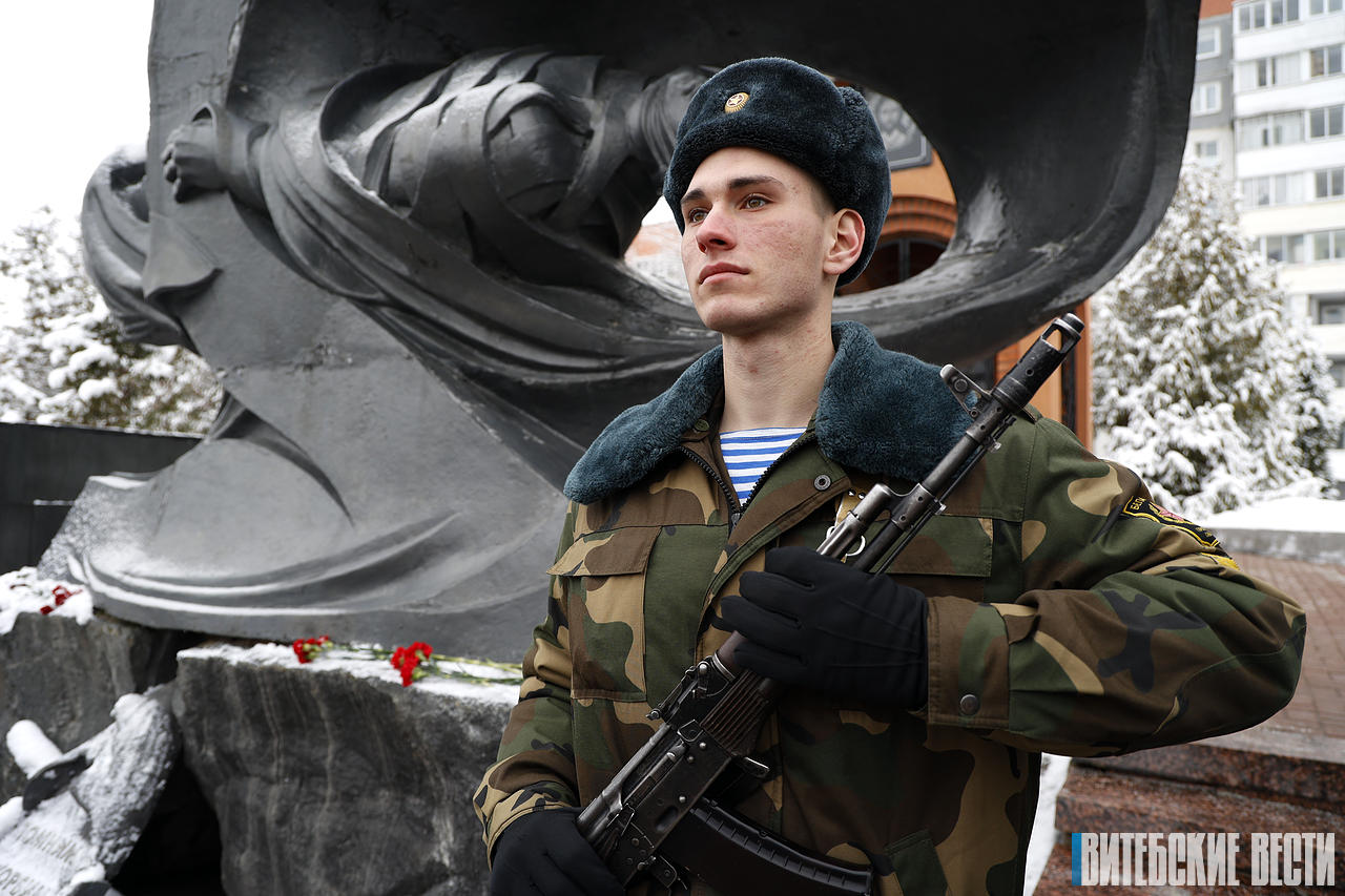 Памятный митинг, посвященный 35-летию вывода советских войск из Афганистана, прошел в Витебске