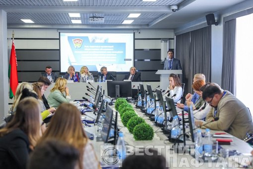 В Новополоцке на семинаре рассмотрели вопросы работы с молодежью