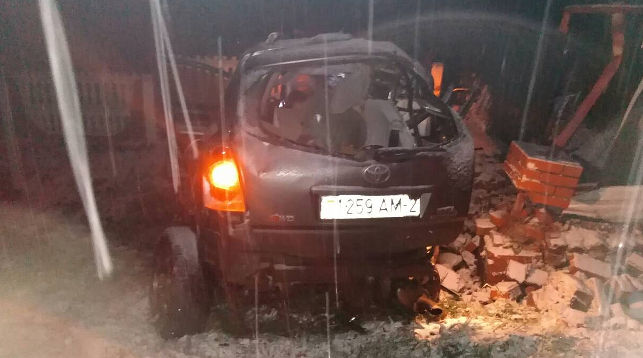 В Сенно автомобиль врезался в кирпичный столб 