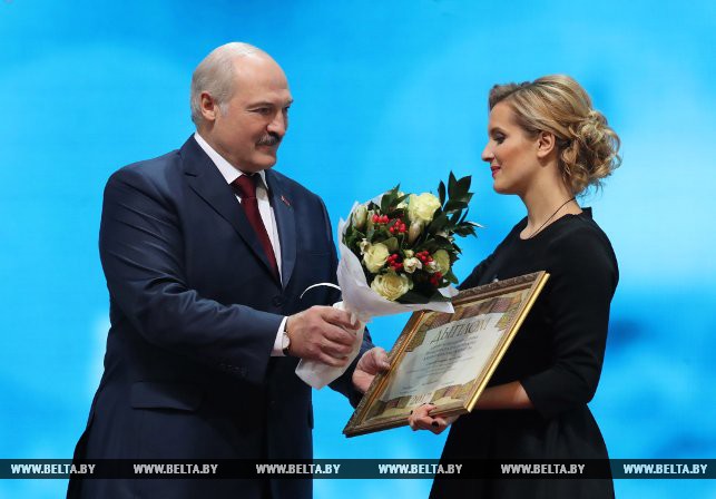 Президент вручил премии "За духовное возрождение" и спецнаграды  деятелям культуры, искусства и спорта 