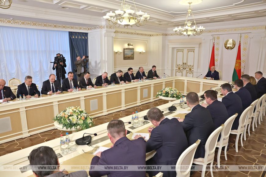 Лукашенко поручил еще раз детально изучить проект создания в Беларуси нового образовательного центра 