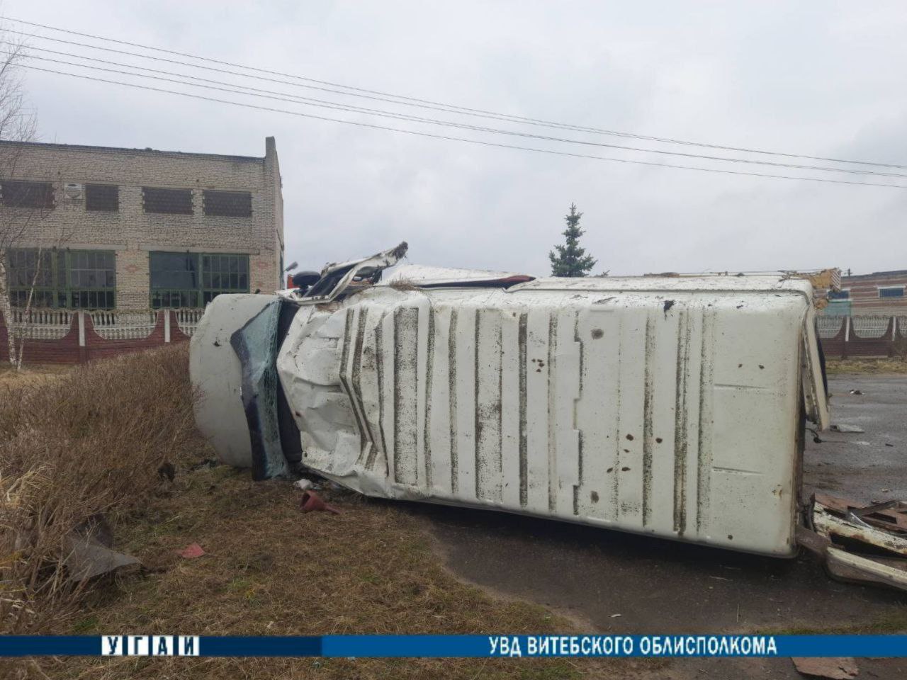 В Шарковщине перевернулся грузовой микроавтобус, погиб пассажир 