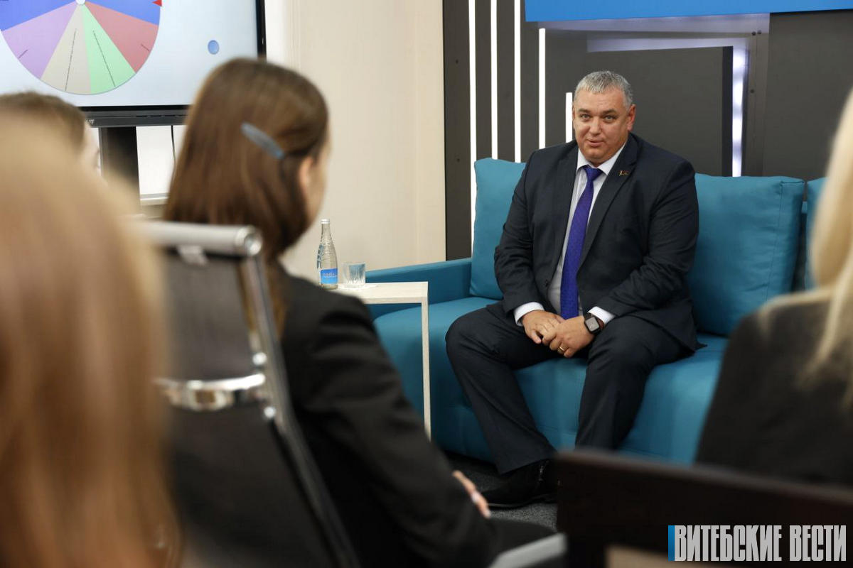 Директор Витебского филиала РУП «Белтелеком» Дмитрий Казак встретился с молодежью в Медиалаборатории Витебской области