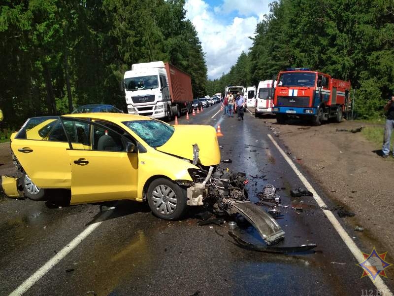 В Полоцком районе сотрудники МЧС спасли девушку-водителя в ДТП