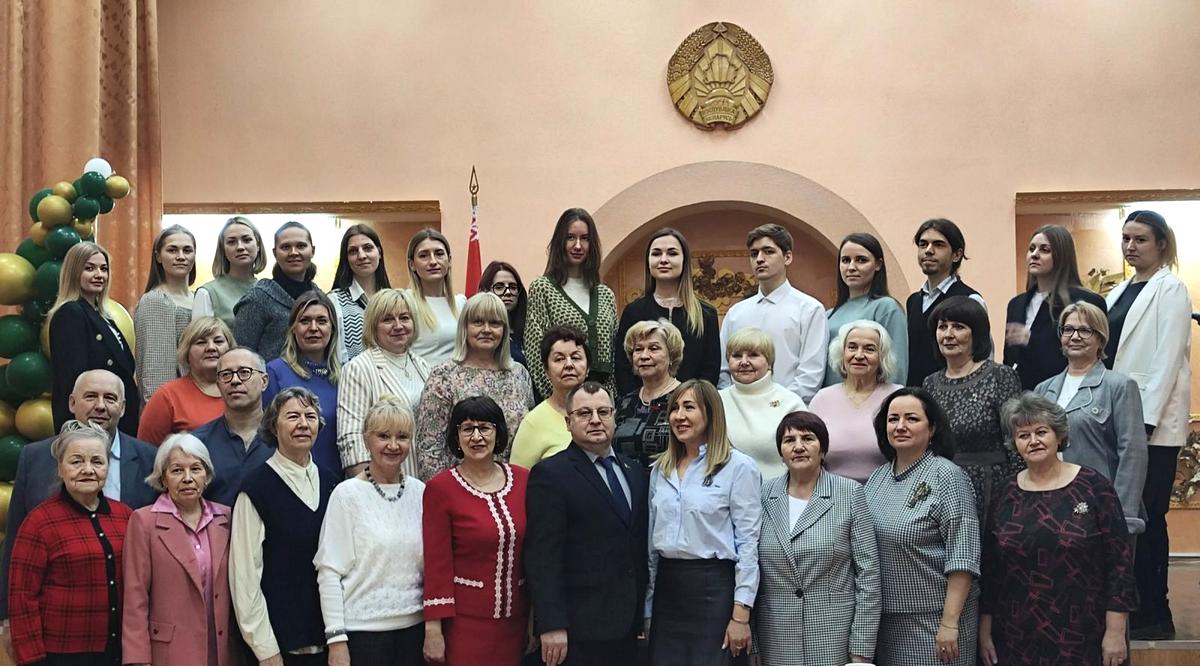 «А как всё начиналось…»: в Витебске прошло заседание молодых педагогов и ветеранов педагогического труда