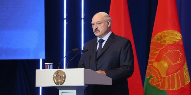 Лукашенко призывает средние и малые страны не играть роль статистов в мировой политике