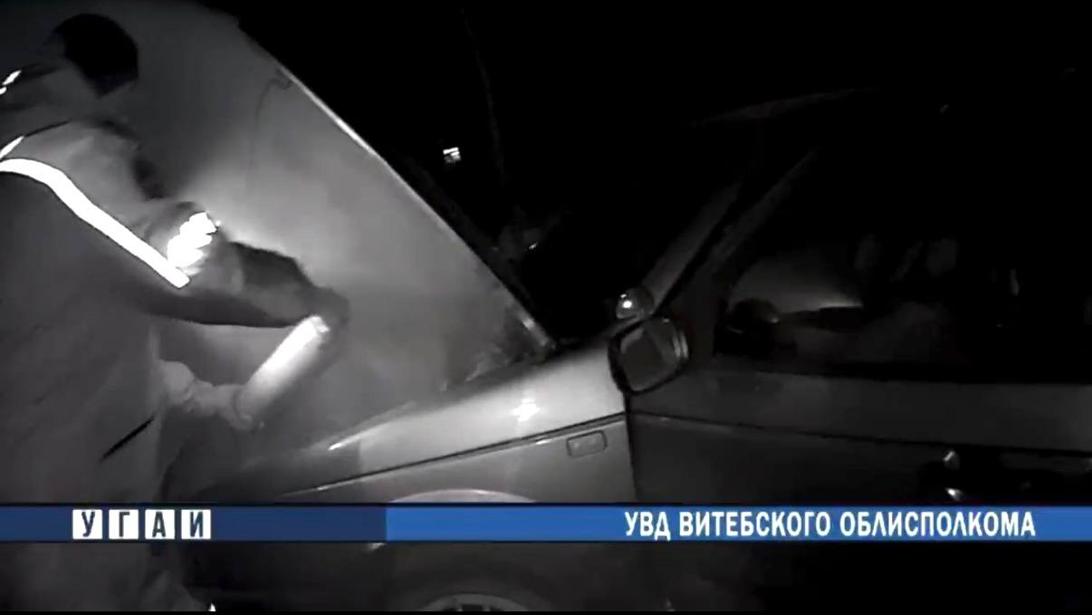 В Чашникском районе сотрудники ГАИ помогли водителю потушить автомобиль