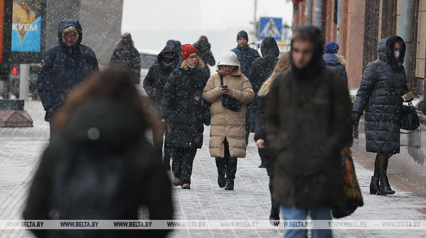Небольшой снег и гололедица ожидаются в Беларуси 27 декабря