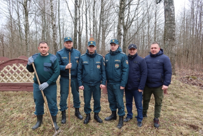 Спасатели Витебской области приняли участие в республиканском субботнике