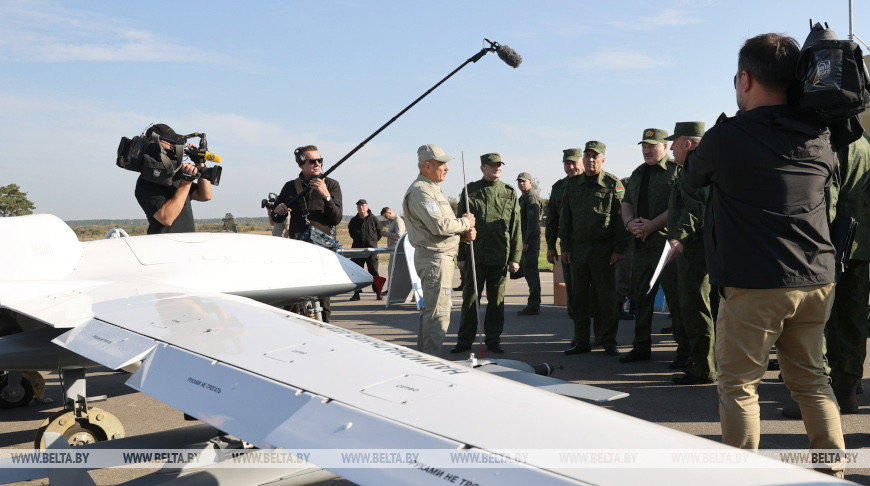 Лукашенко ознакомился с боевыми возможностями белорусских беспилотников и средств борьбы с БПЛА