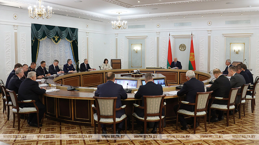 Лукашенко: вопрос успешной уборочной кампании для Беларуси - стратегический