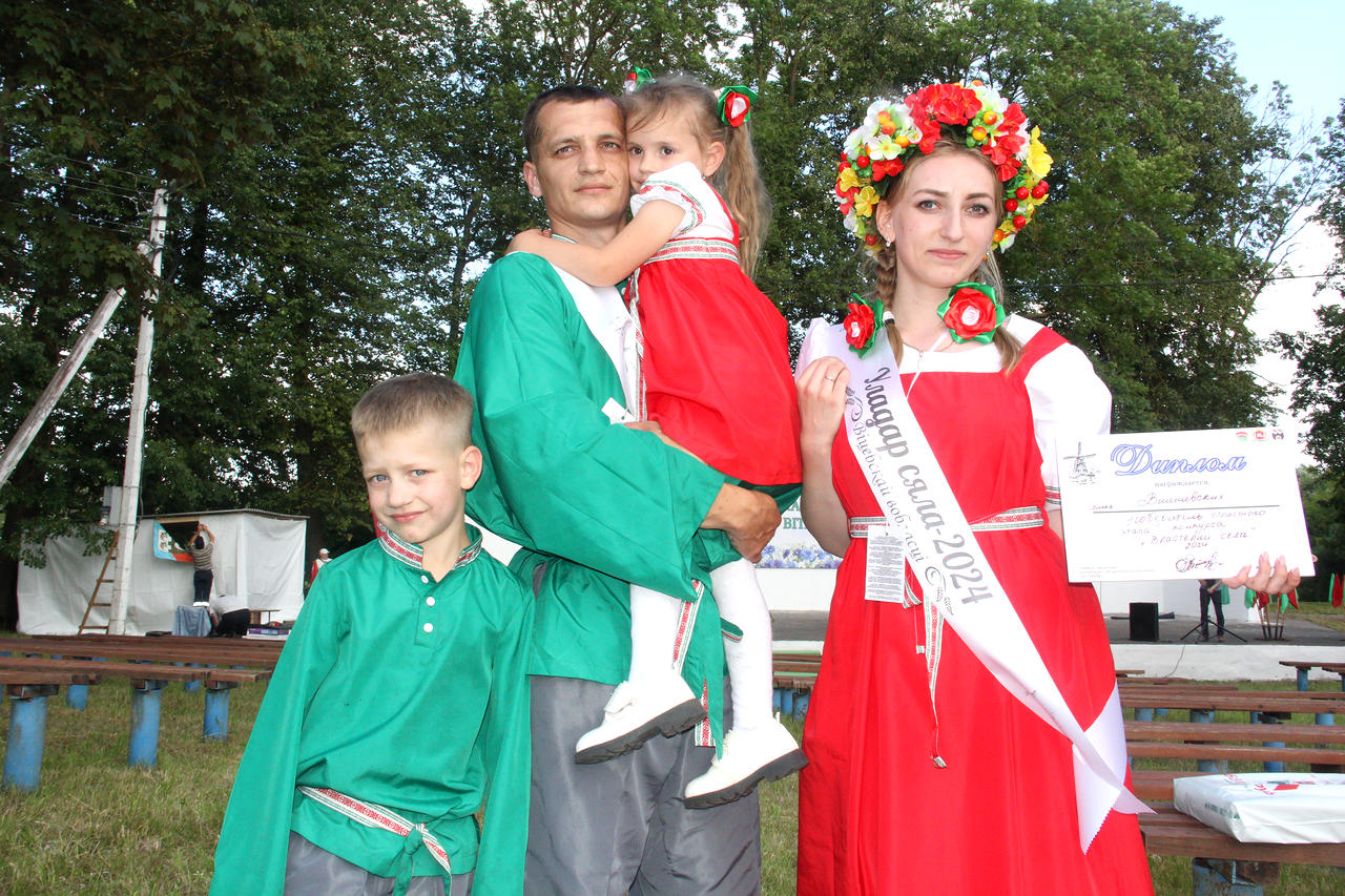 Сям’я Вішнеўскіх з Шаркаўшчыны стала пераможцай абласнога этапа праекта “Уладар сяла”