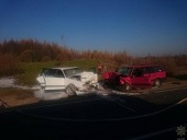 Под Миорами лоб в лоб столкнулись две легковушки, есть пострадавшие